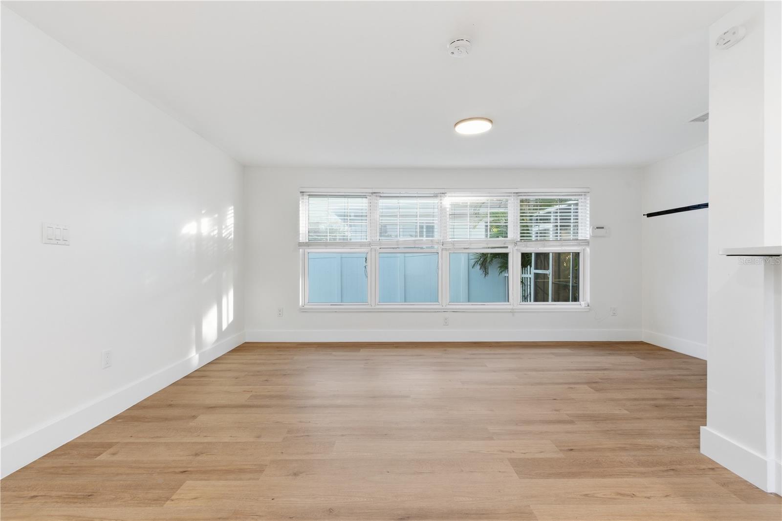 327 SUNNY LN, BELLEAIR, FL, 33756