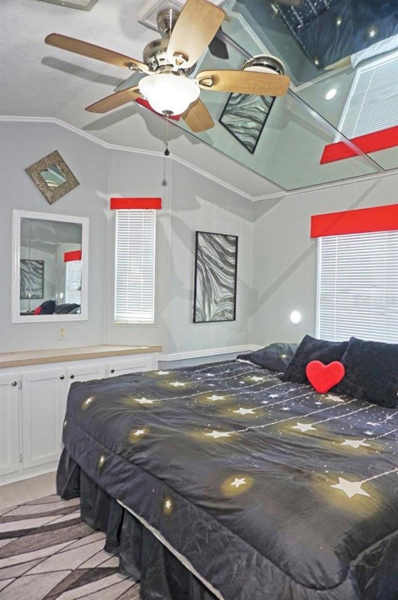 21183 LAZY DAYS CIR, LUTZ, FL, 33558