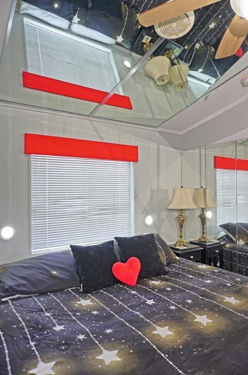 21183 LAZY DAYS CIR, LUTZ, FL, 33558