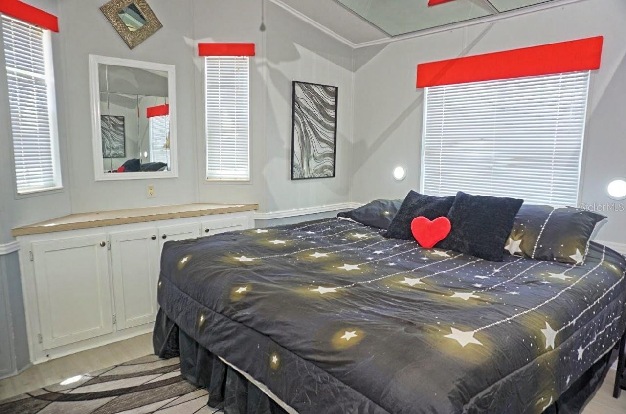 21183 LAZY DAYS CIR, LUTZ, FL, 33558