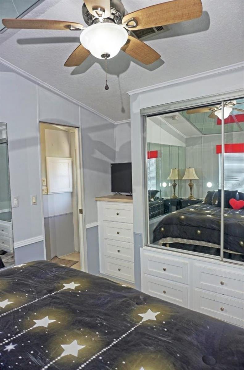 21183 LAZY DAYS CIR, LUTZ, FL, 33558