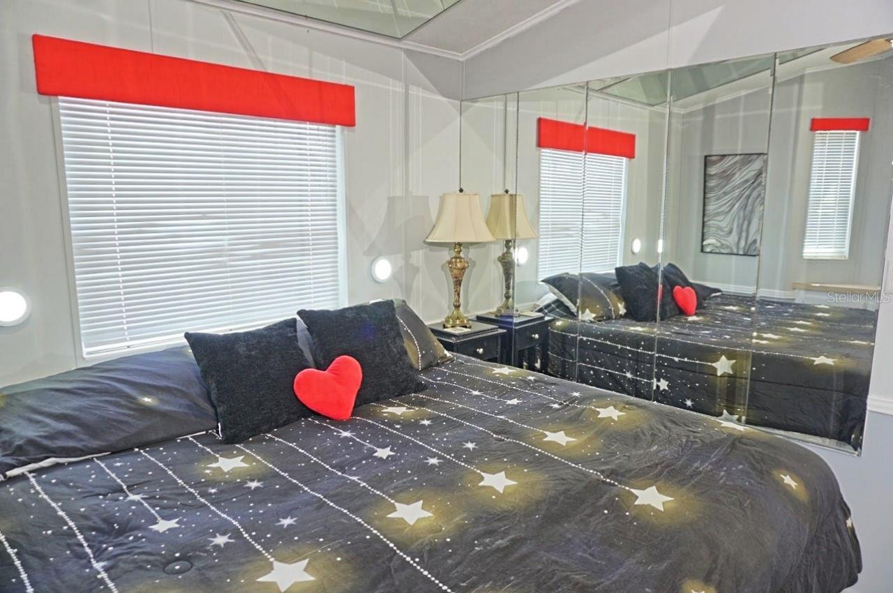 21183 LAZY DAYS CIR, LUTZ, FL, 33558