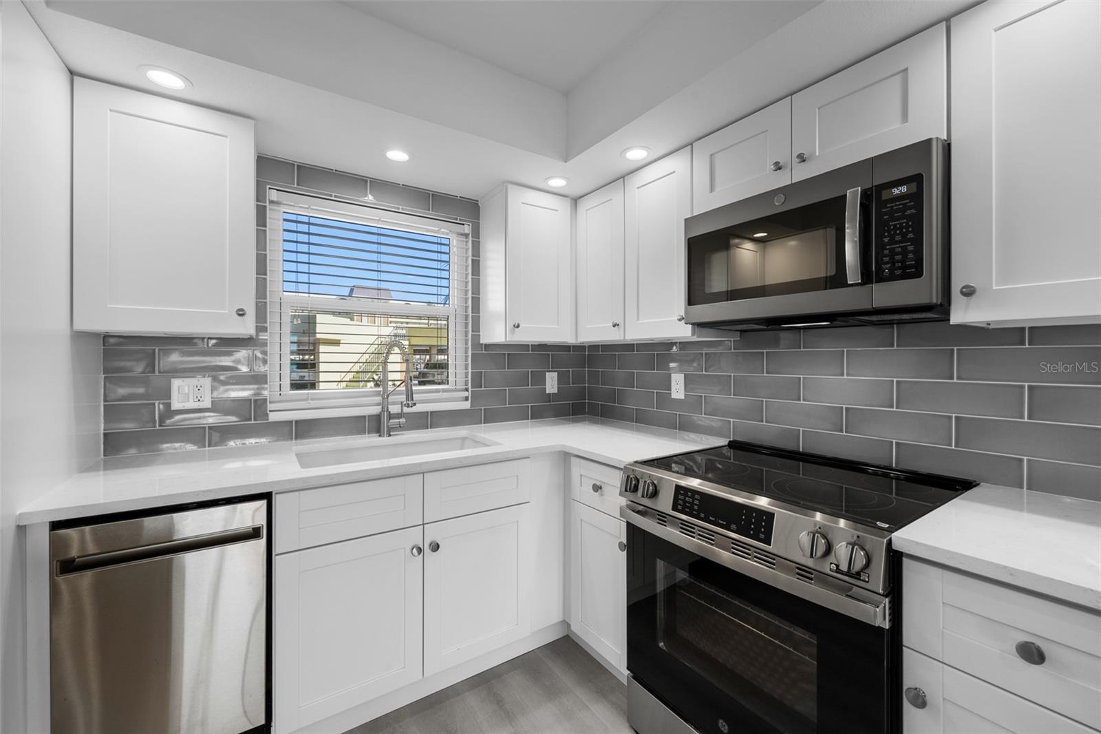 4775 COVE CIR #103, ST PETERSBURG, FL, 33708