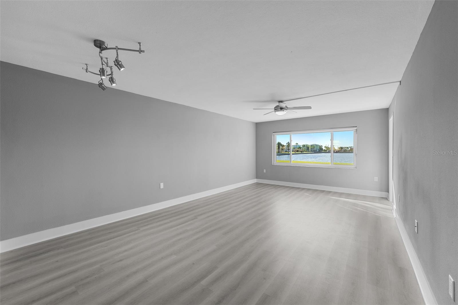 4775 COVE CIR #103, ST PETERSBURG, FL, 33708