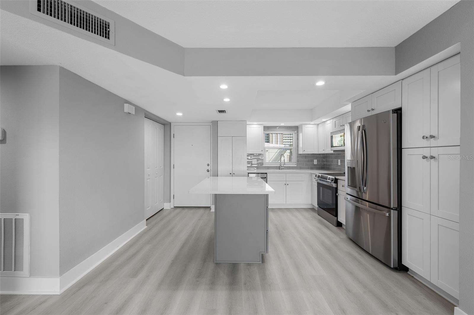 4775 COVE CIR #103, ST PETERSBURG, FL, 33708