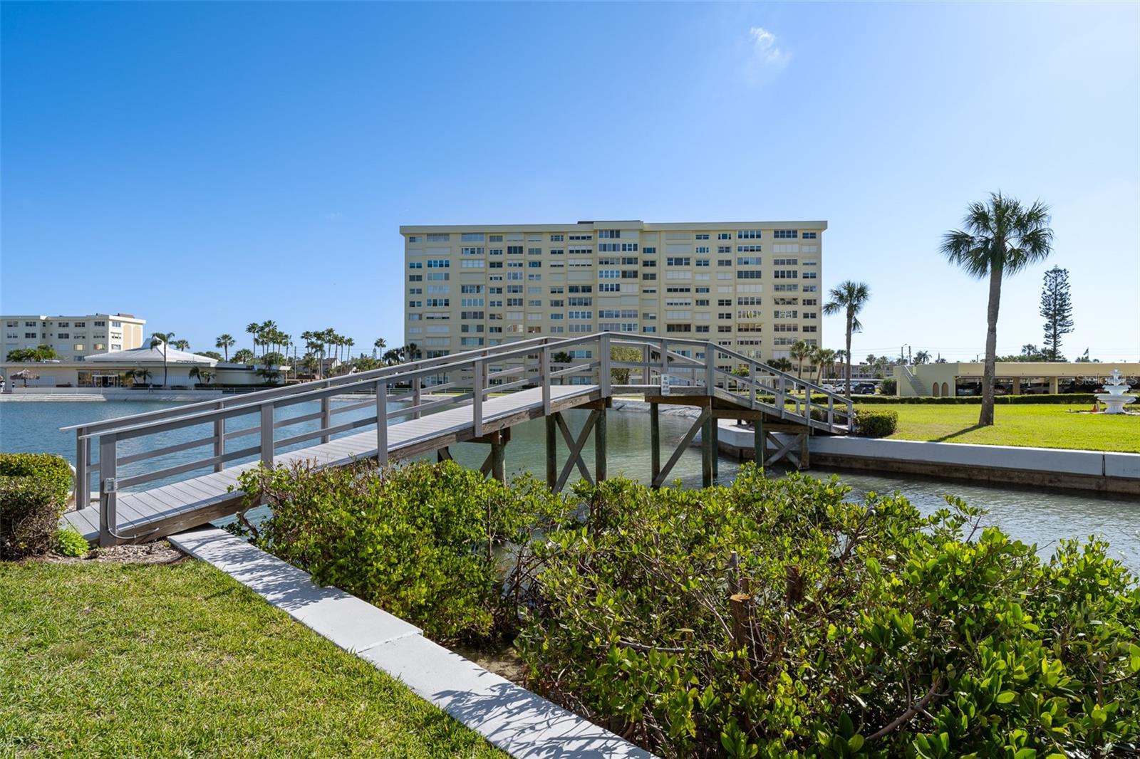 4775 COVE CIR #103, ST PETERSBURG, FL, 33708