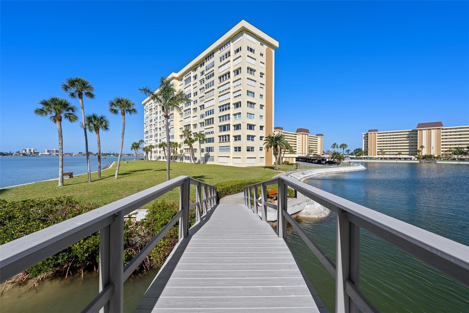 4775 COVE CIR #103, ST PETERSBURG, FL, 33708