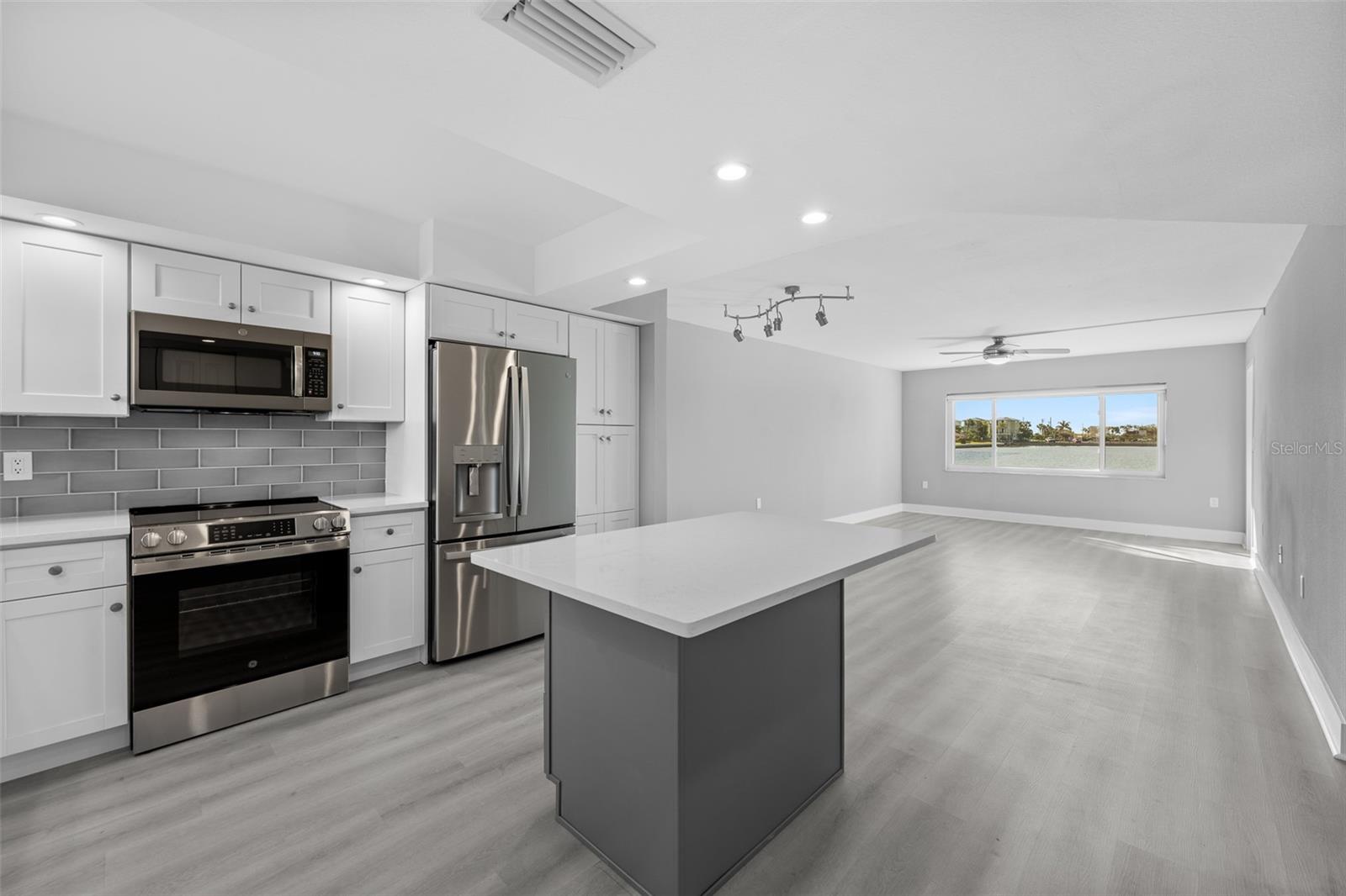 4775 COVE CIR #103, ST PETERSBURG, FL, 33708