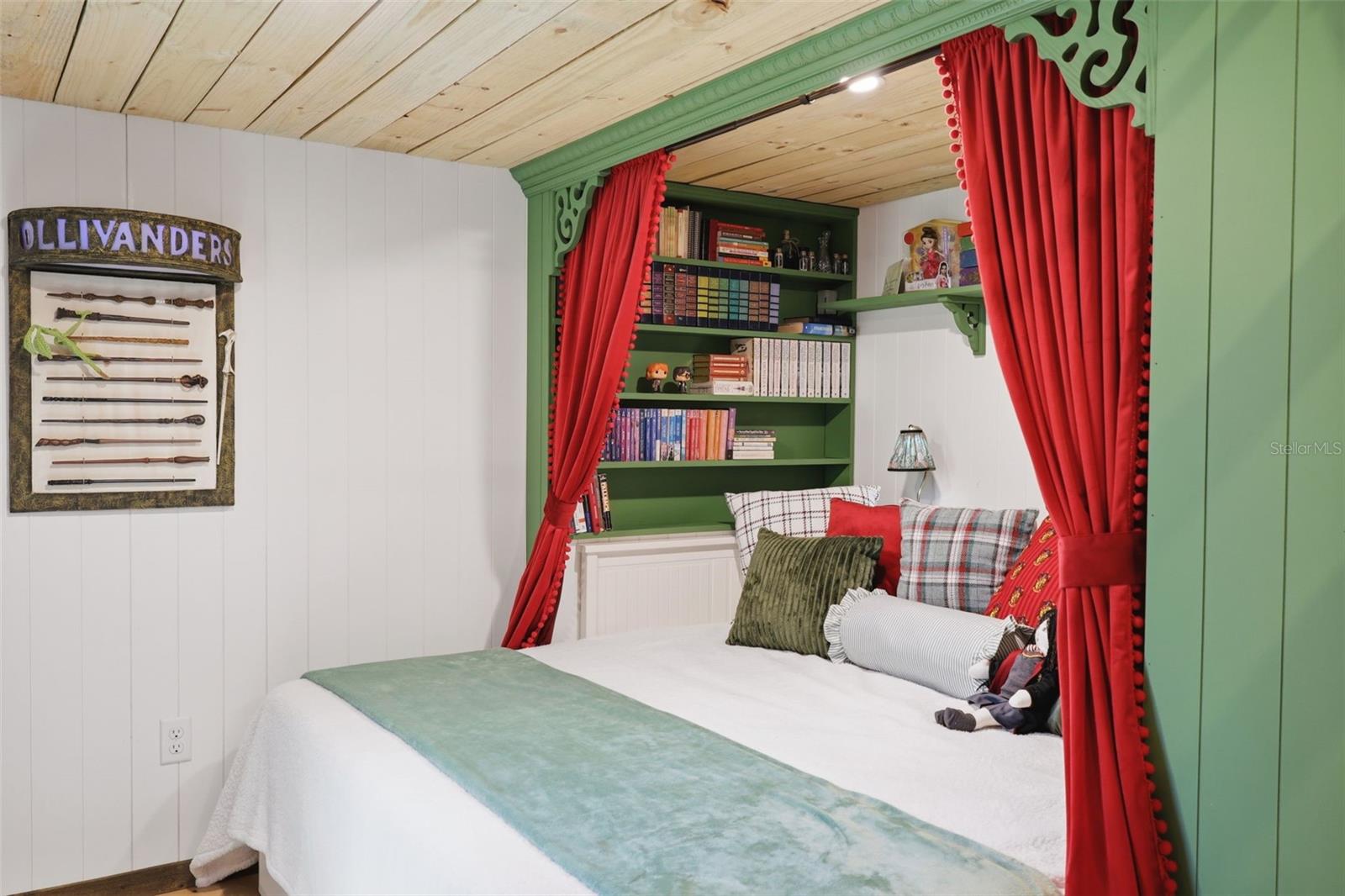 1925 PINE CT, DELAND, FL, 32720