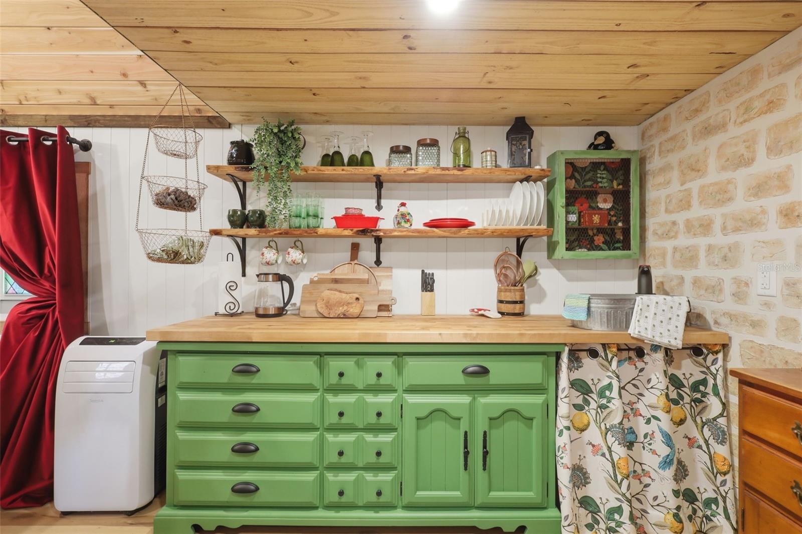 1925 PINE CT, DELAND, FL, 32720