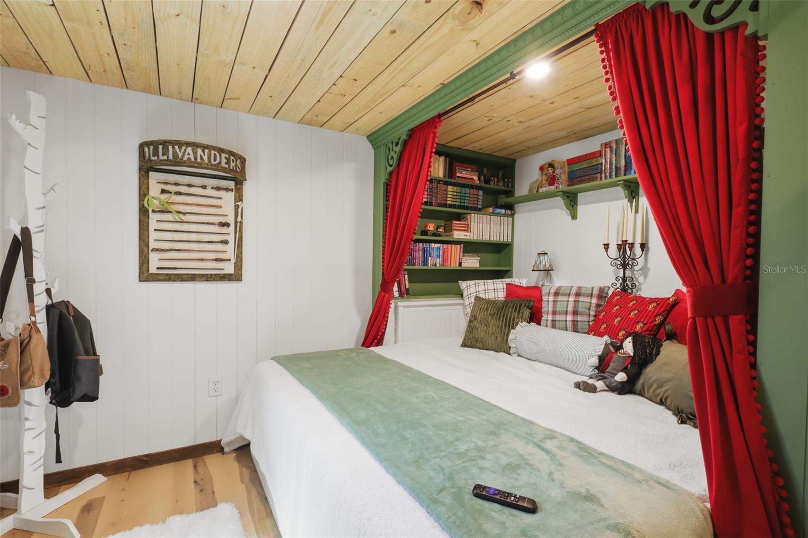 1925 PINE CT, DELAND, FL, 32720