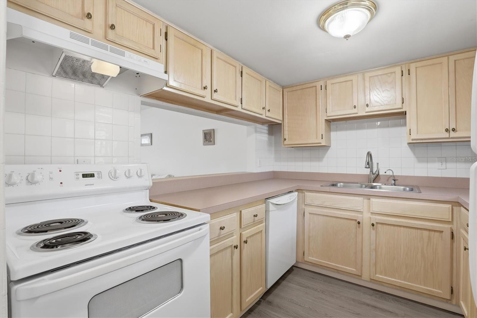 7701 STARKEY RD #412, SEMINOLE, FL, 33777