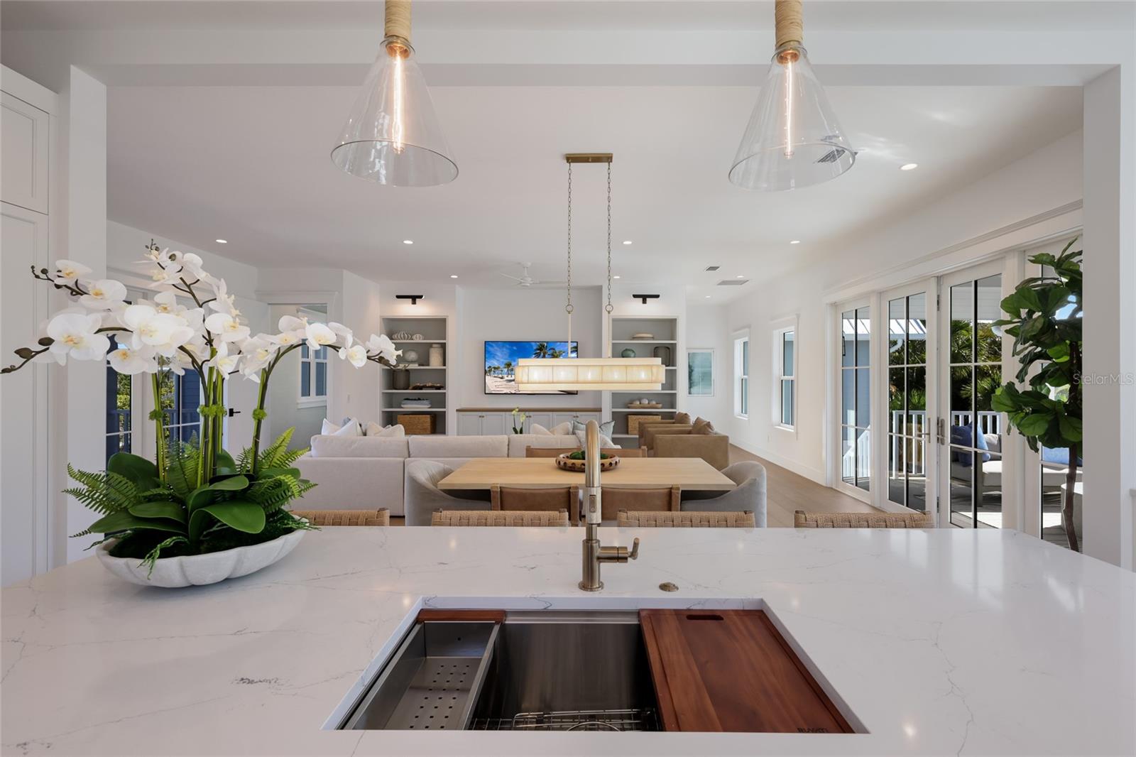 215 SYCAMORE AVE, ANNA MARIA, FL, 34216