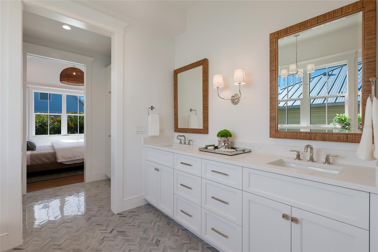 215 SYCAMORE AVE, ANNA MARIA, FL, 34216