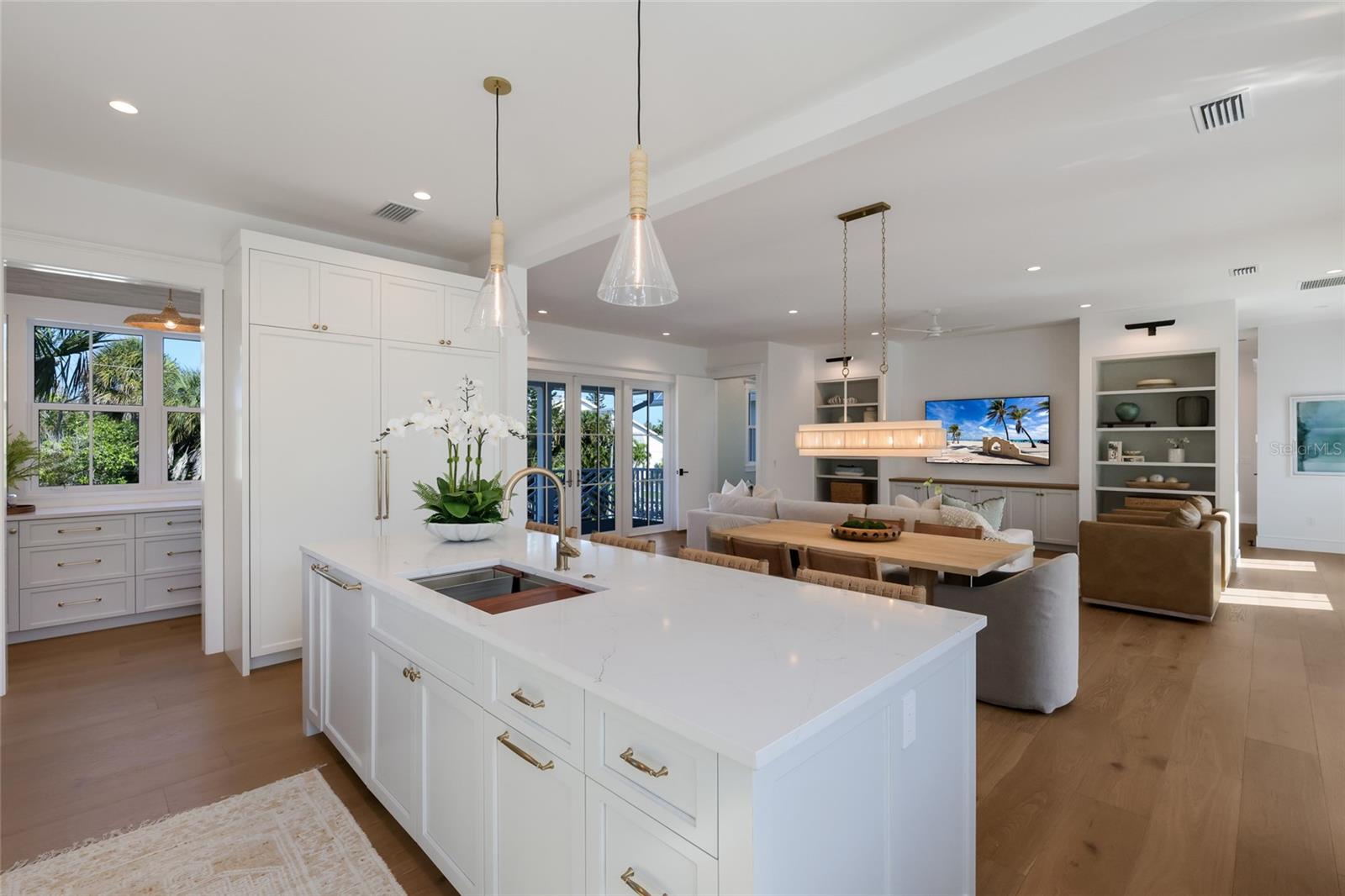 215 SYCAMORE AVE, ANNA MARIA, FL, 34216