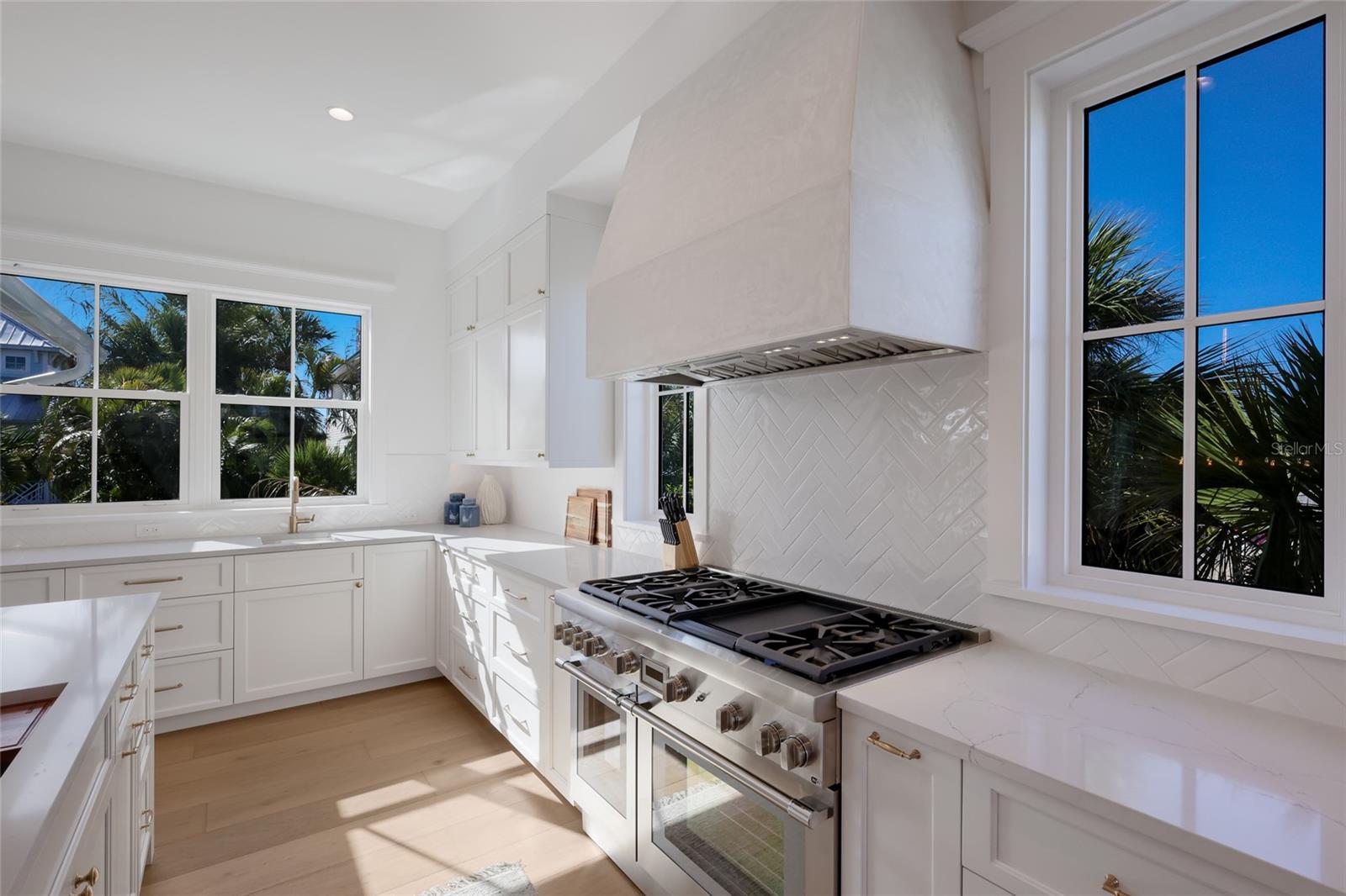 215 SYCAMORE AVE, ANNA MARIA, FL, 34216