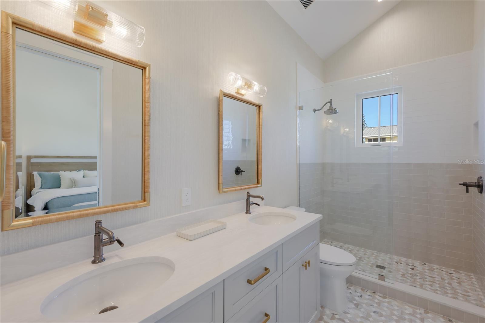 215 SYCAMORE AVE, ANNA MARIA, FL, 34216