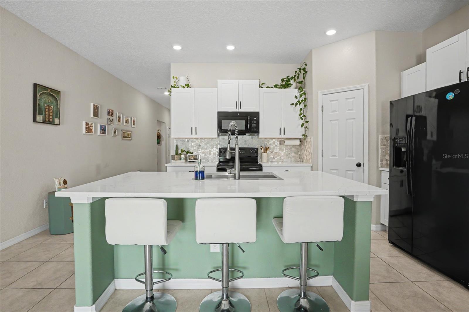 6671 MINERAL SPRINGS RD, NEW PORT RICHEY, FL, 34653