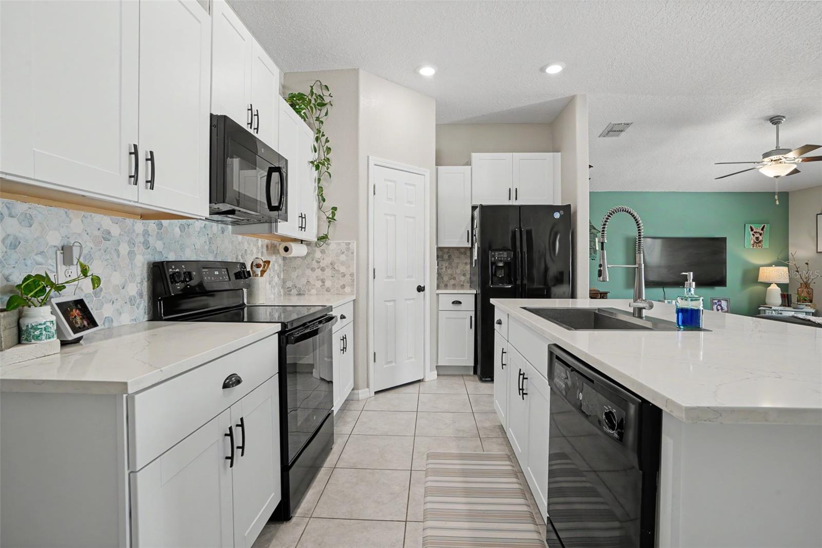 6671 MINERAL SPRINGS RD, NEW PORT RICHEY, FL, 34653