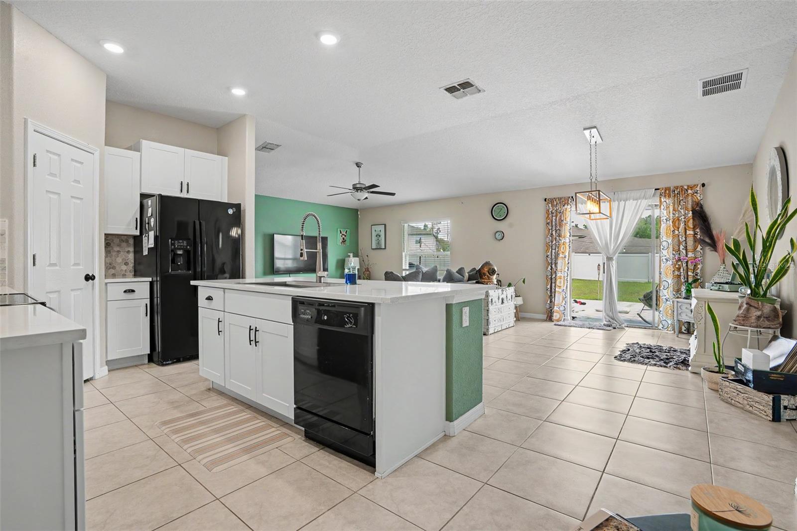 6671 MINERAL SPRINGS RD, NEW PORT RICHEY, FL, 34653