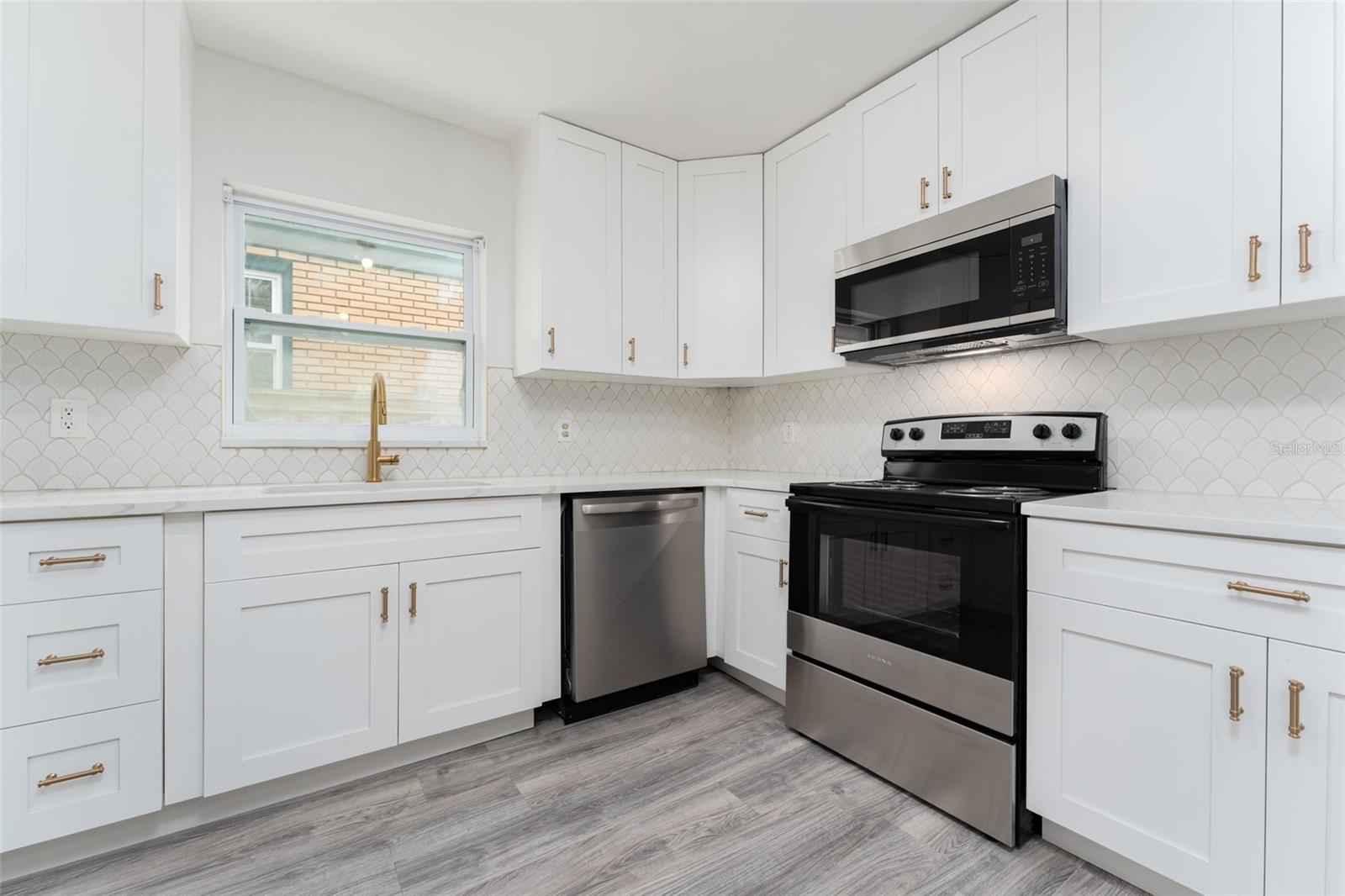 811 20TH AVE N, ST PETERSBURG, FL, 33704