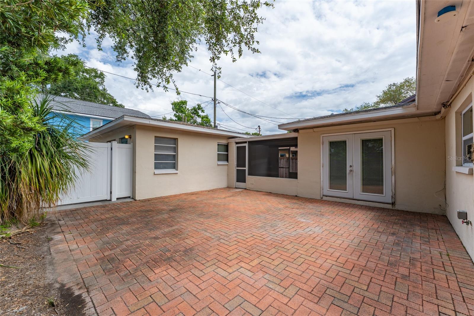 811 20TH AVE N, ST PETERSBURG, FL, 33704