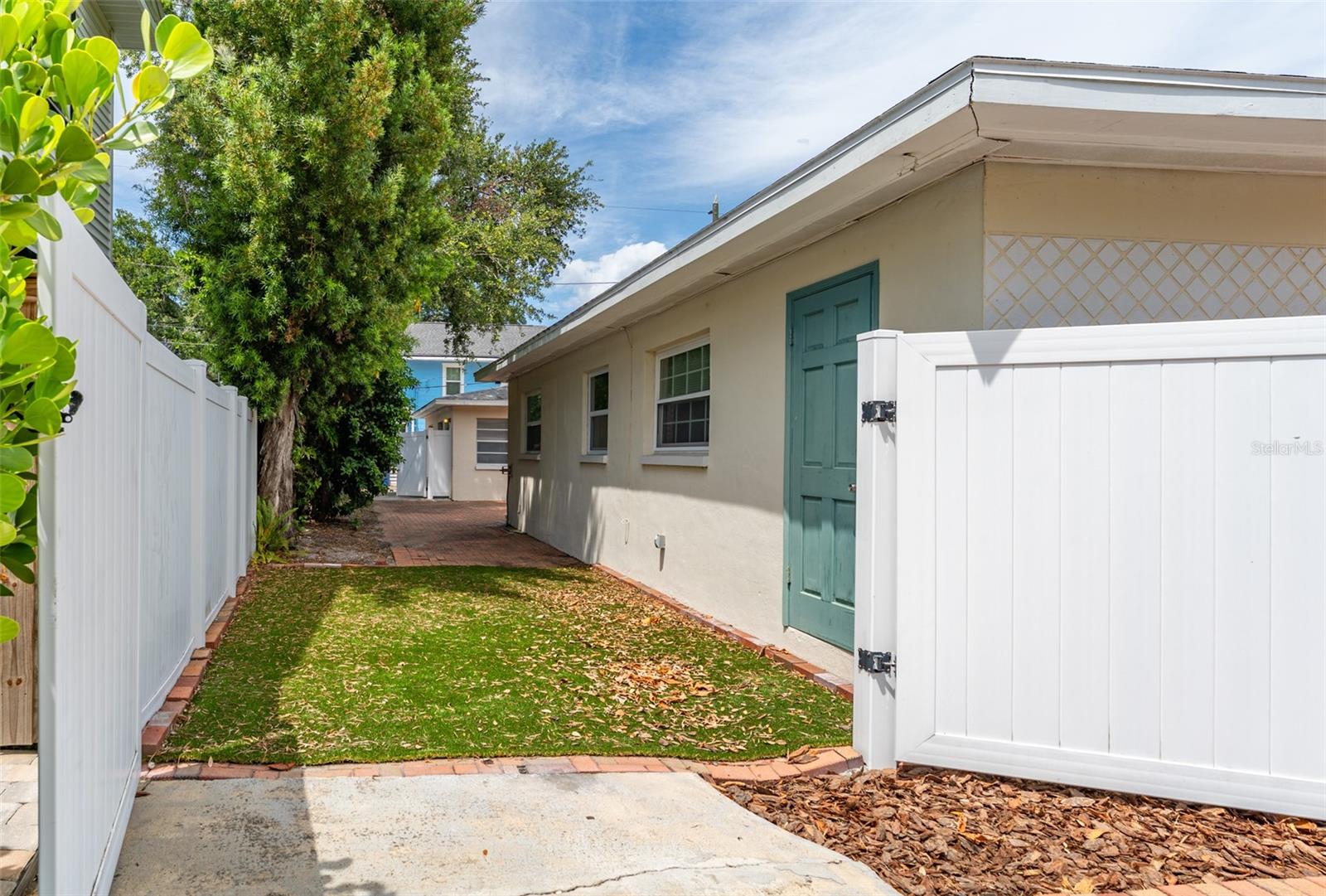 811 20TH AVE N, ST PETERSBURG, FL, 33704