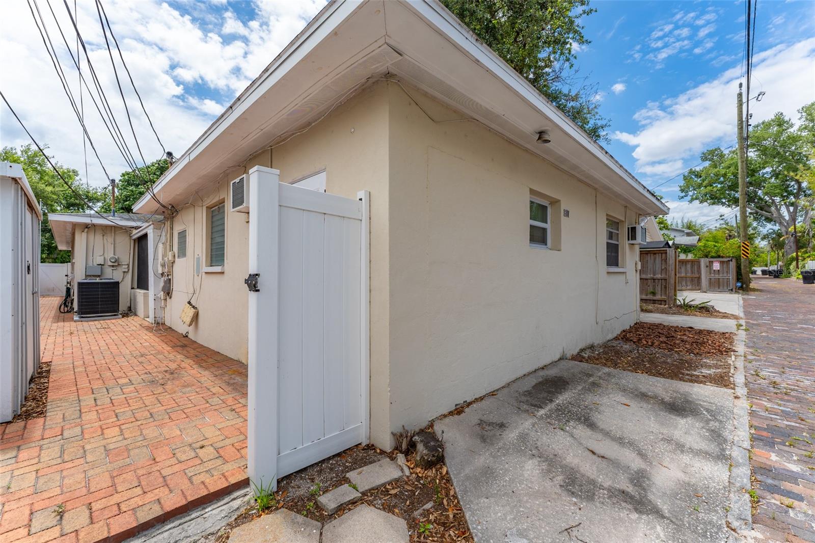 811 20TH AVE N, ST PETERSBURG, FL, 33704