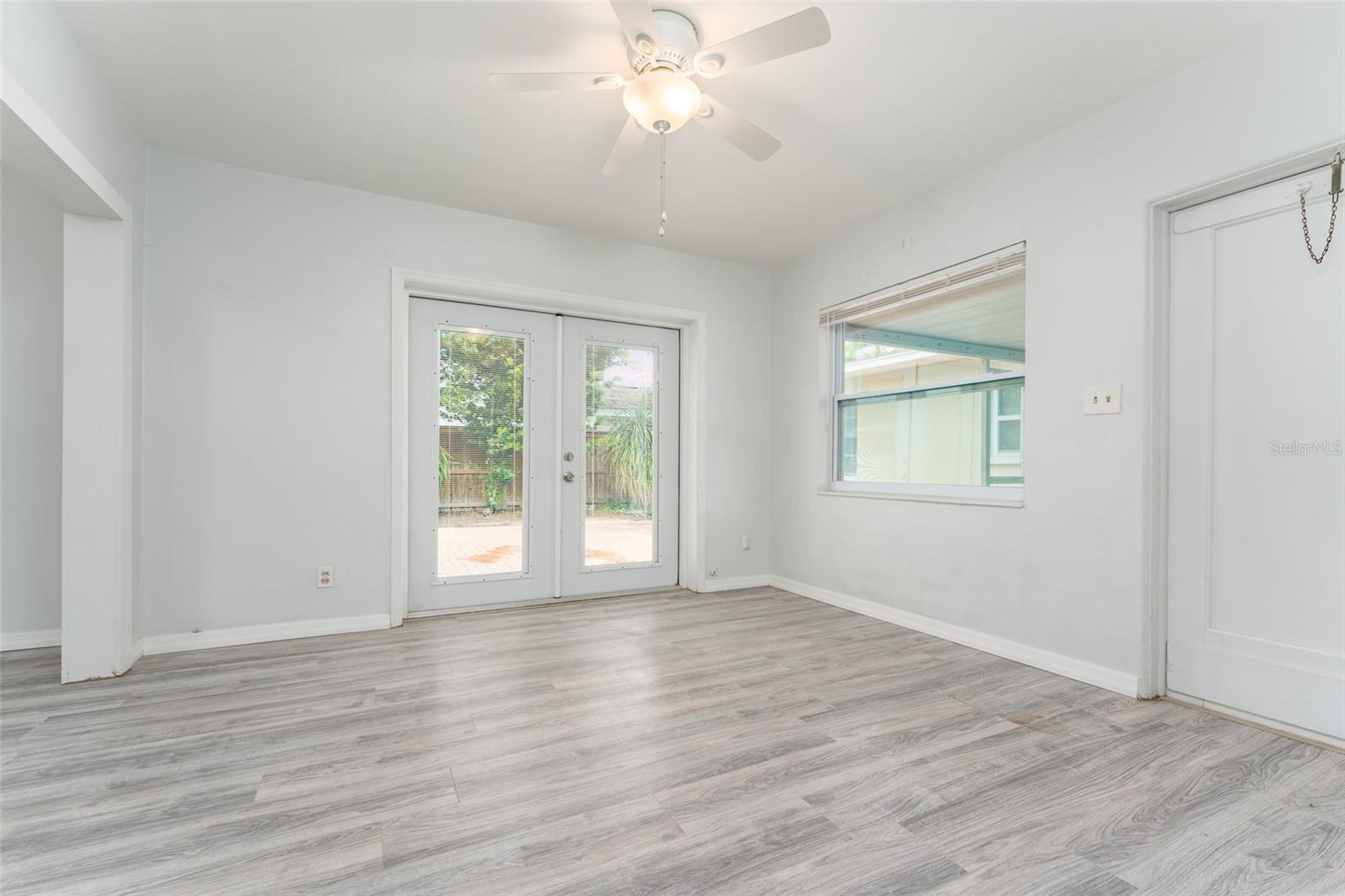 811 20TH AVE N, ST PETERSBURG, FL, 33704