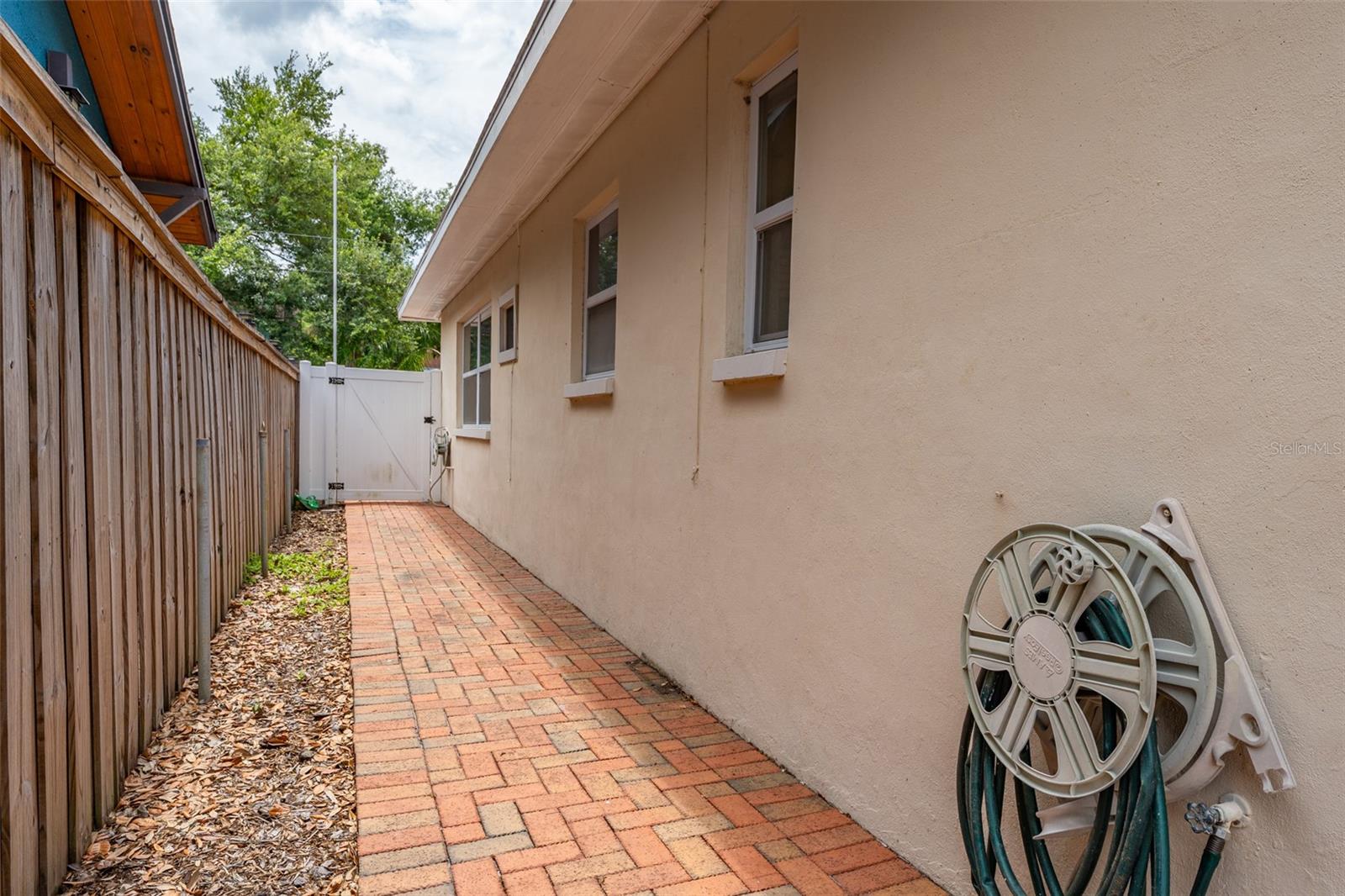 811 20TH AVE N, ST PETERSBURG, FL, 33704