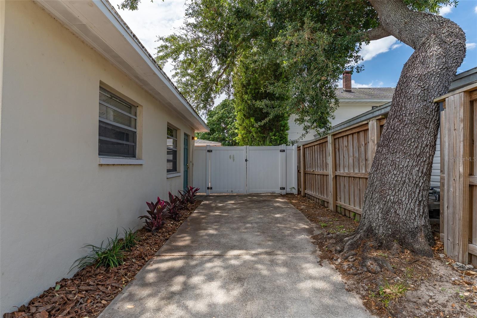 811 20TH AVE N, ST PETERSBURG, FL, 33704