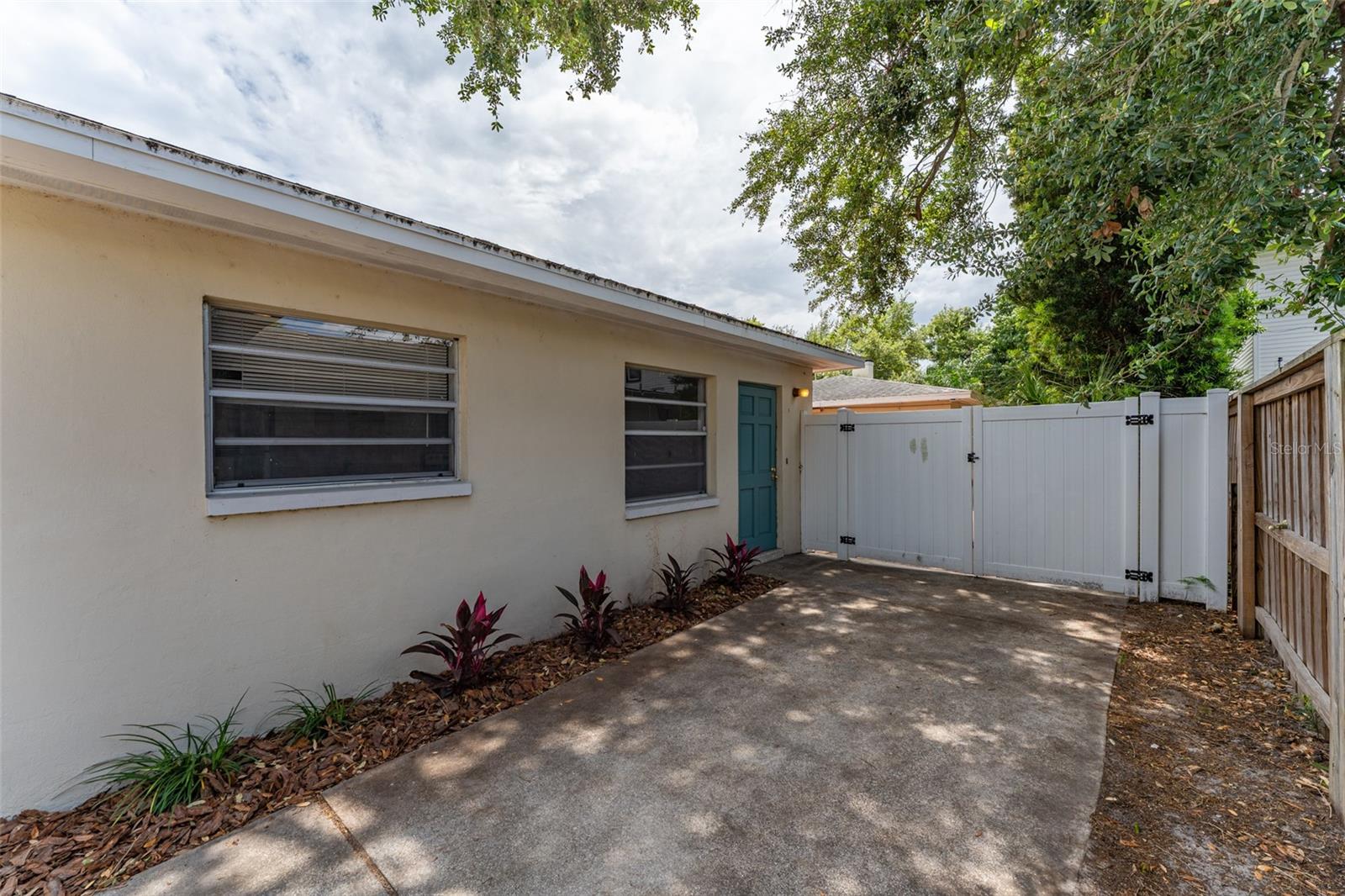 811 20TH AVE N, ST PETERSBURG, FL, 33704