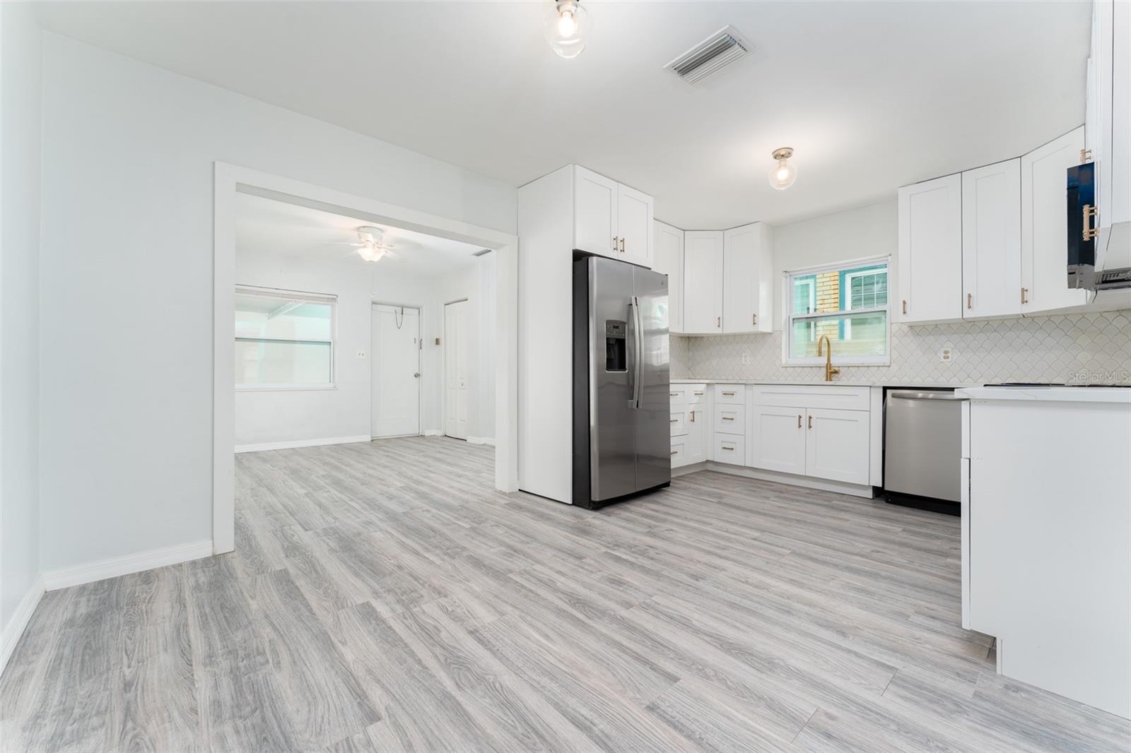 811 20TH AVE N, ST PETERSBURG, FL, 33704