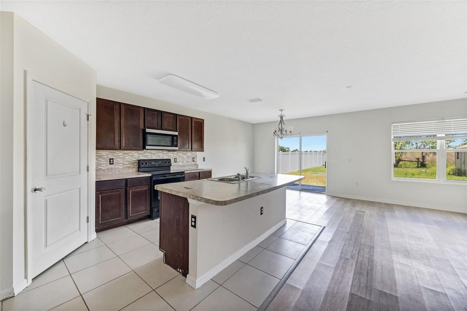 10019 GEESE TRAIL CIR, SUN CITY CENTER, FL, 33573