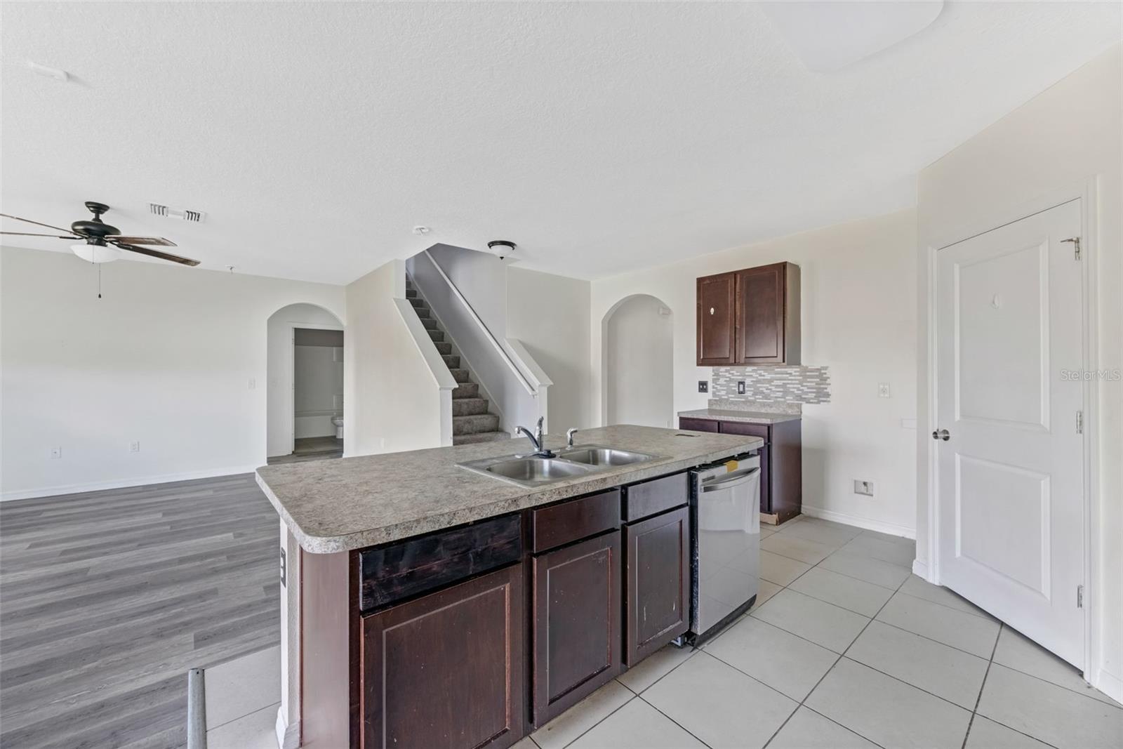 10019 GEESE TRAIL CIR, SUN CITY CENTER, FL, 33573