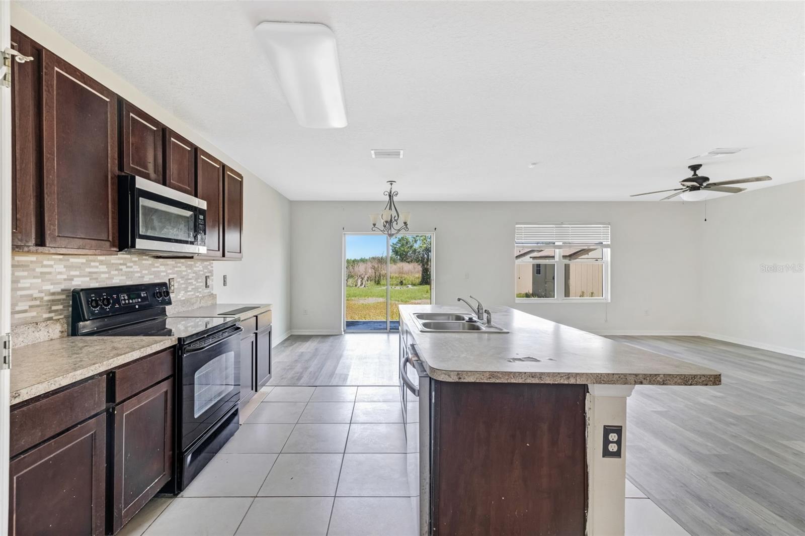 10019 GEESE TRAIL CIR, SUN CITY CENTER, FL, 33573