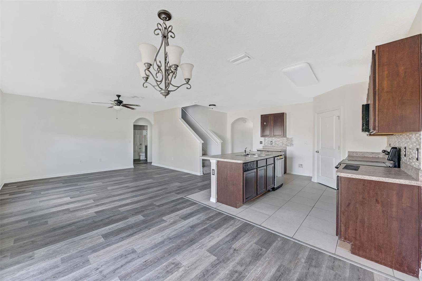 10019 GEESE TRAIL CIR, SUN CITY CENTER, FL, 33573