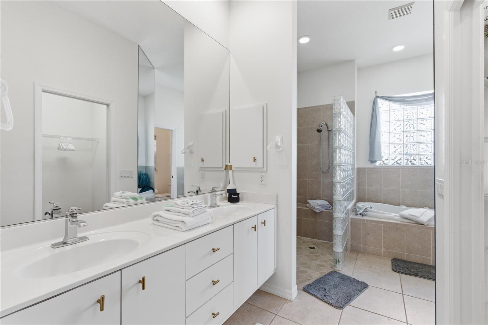 974 ROTONDA CIR, ROTONDA WEST, FL, 33947