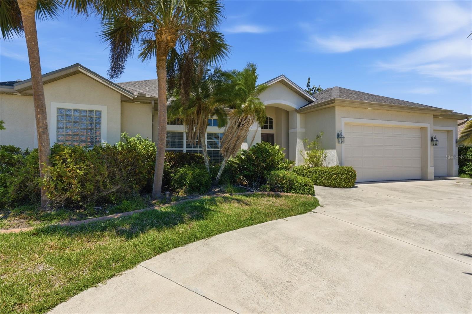 974 ROTONDA CIR, ROTONDA WEST, FL, 33947