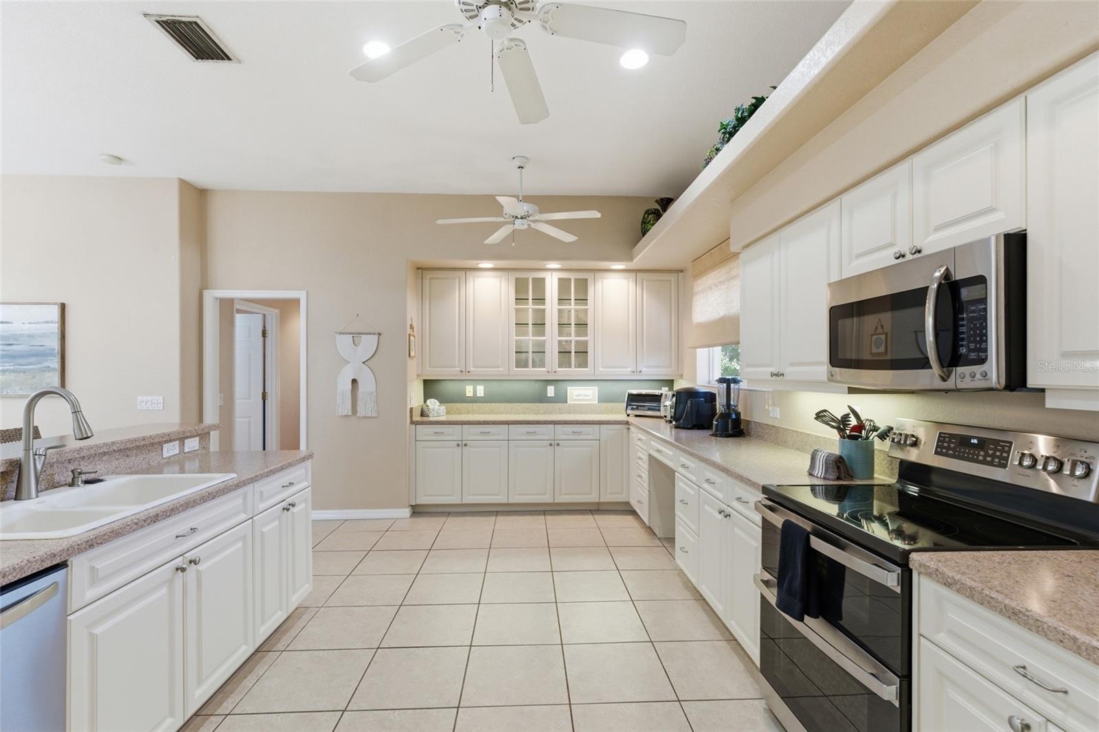 974 ROTONDA CIR, ROTONDA WEST, FL, 33947