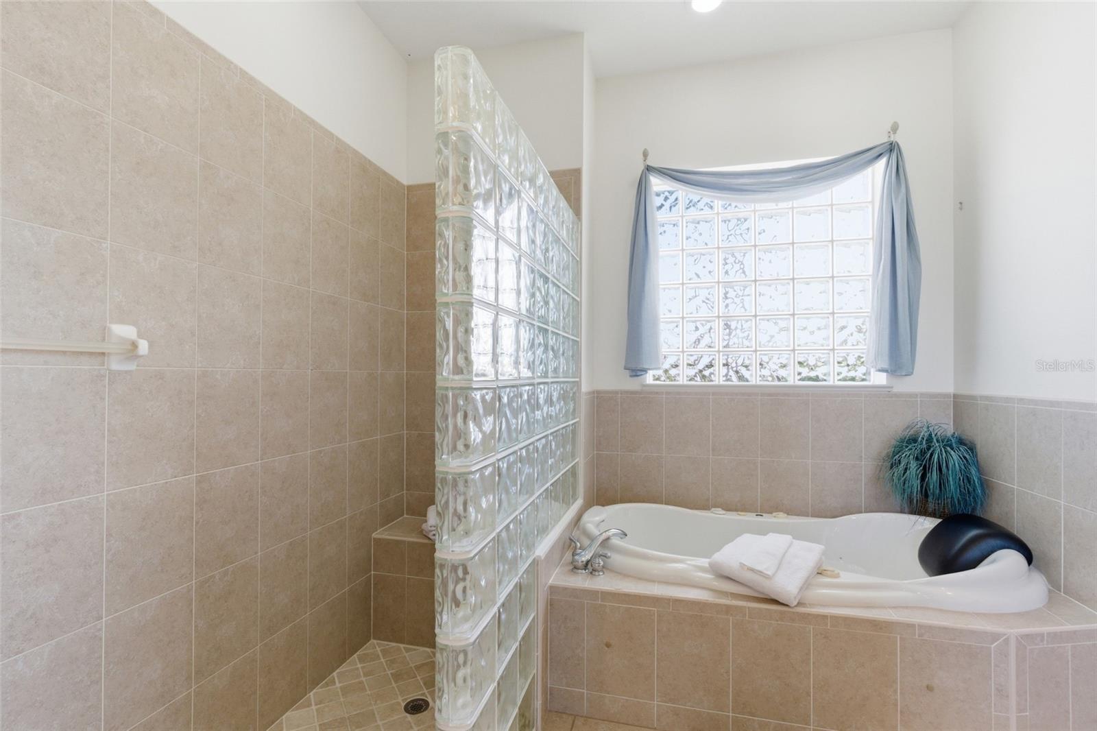 974 ROTONDA CIR, ROTONDA WEST, FL, 33947