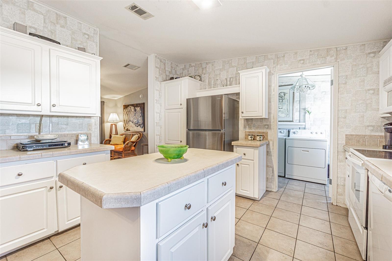 37627 LORENA AVE, ZEPHYRHILLS, FL, 33541