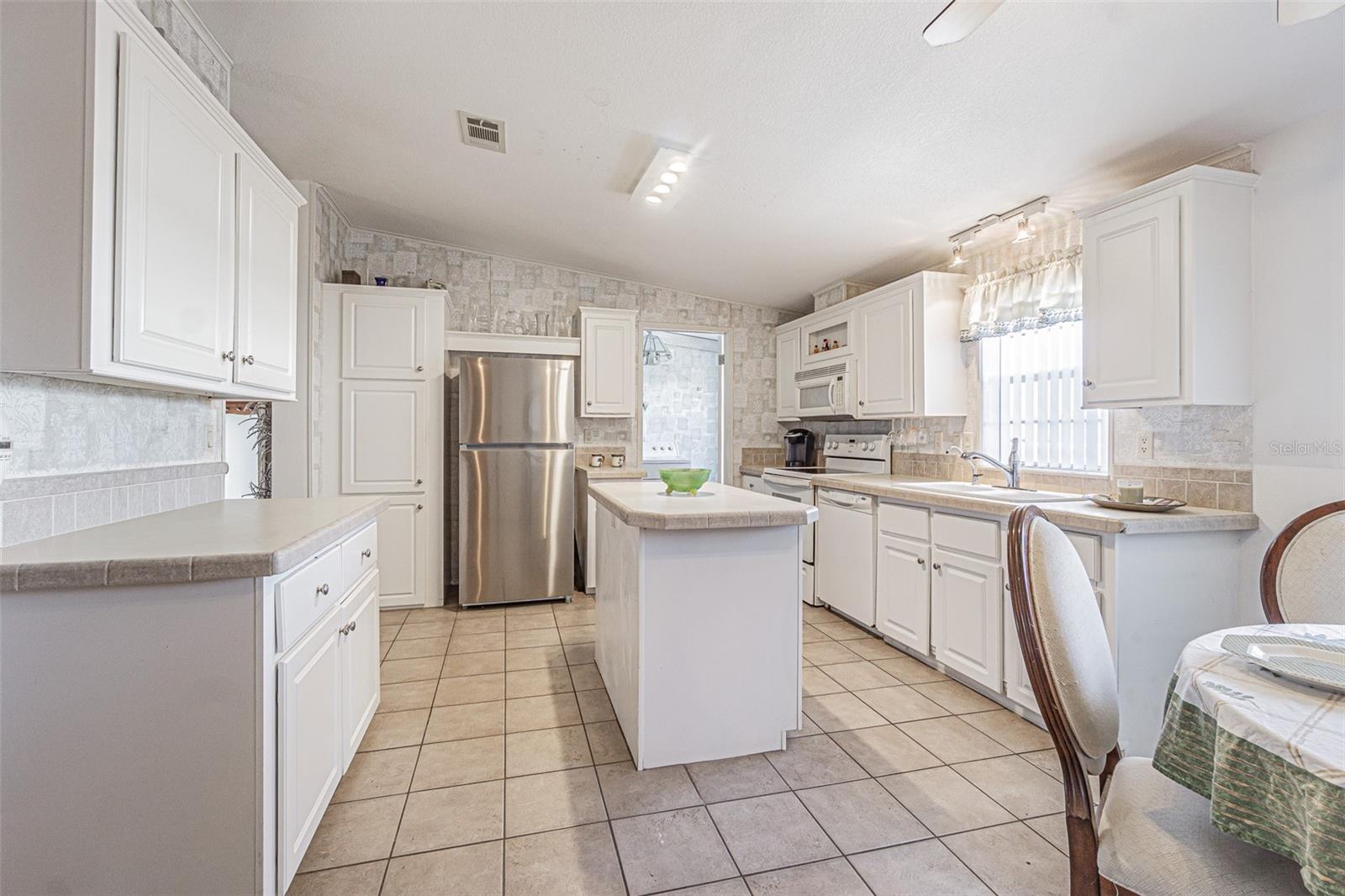 37627 LORENA AVE, ZEPHYRHILLS, FL, 33541