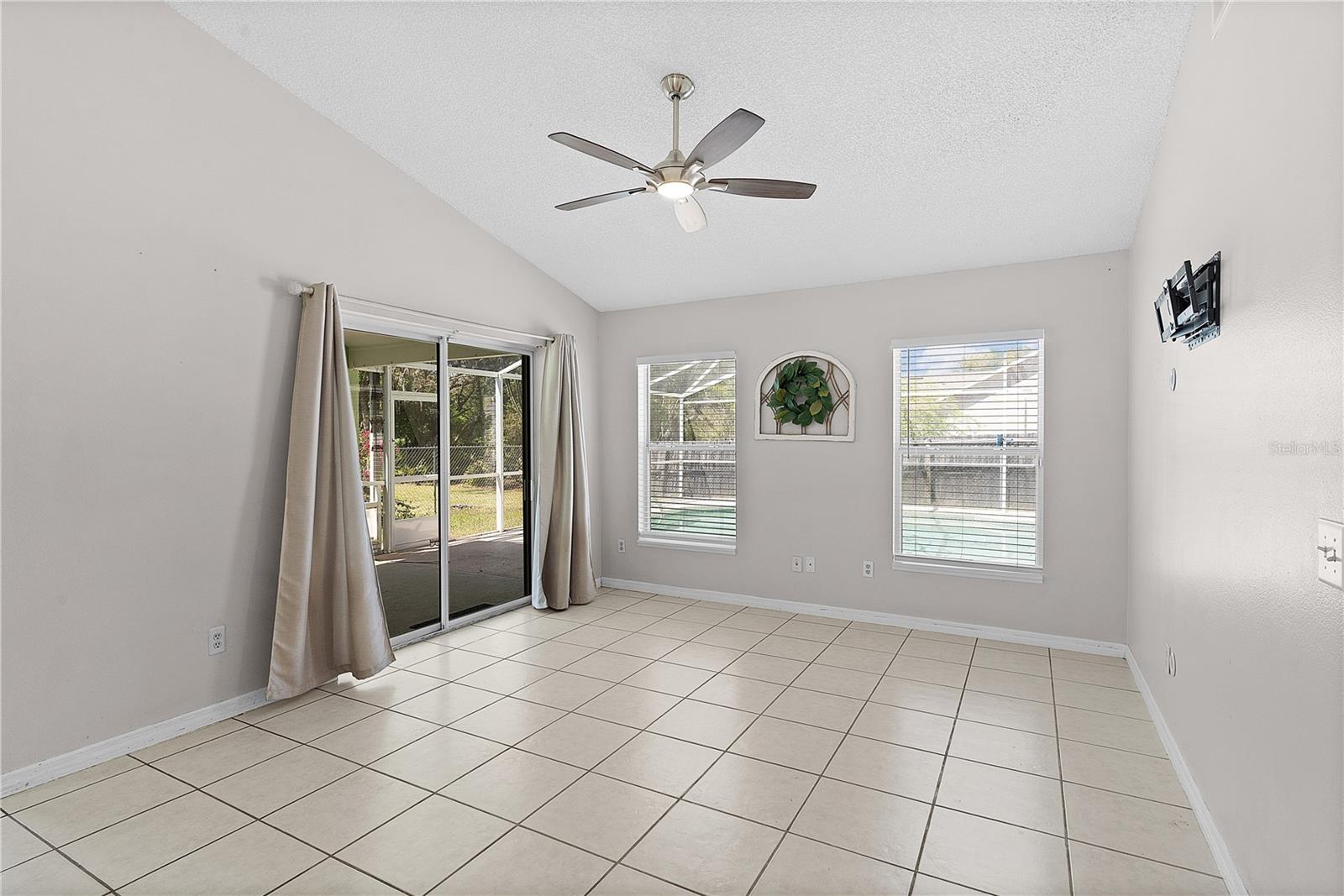 40045 PALM ST, LADY LAKE, FL, 32159