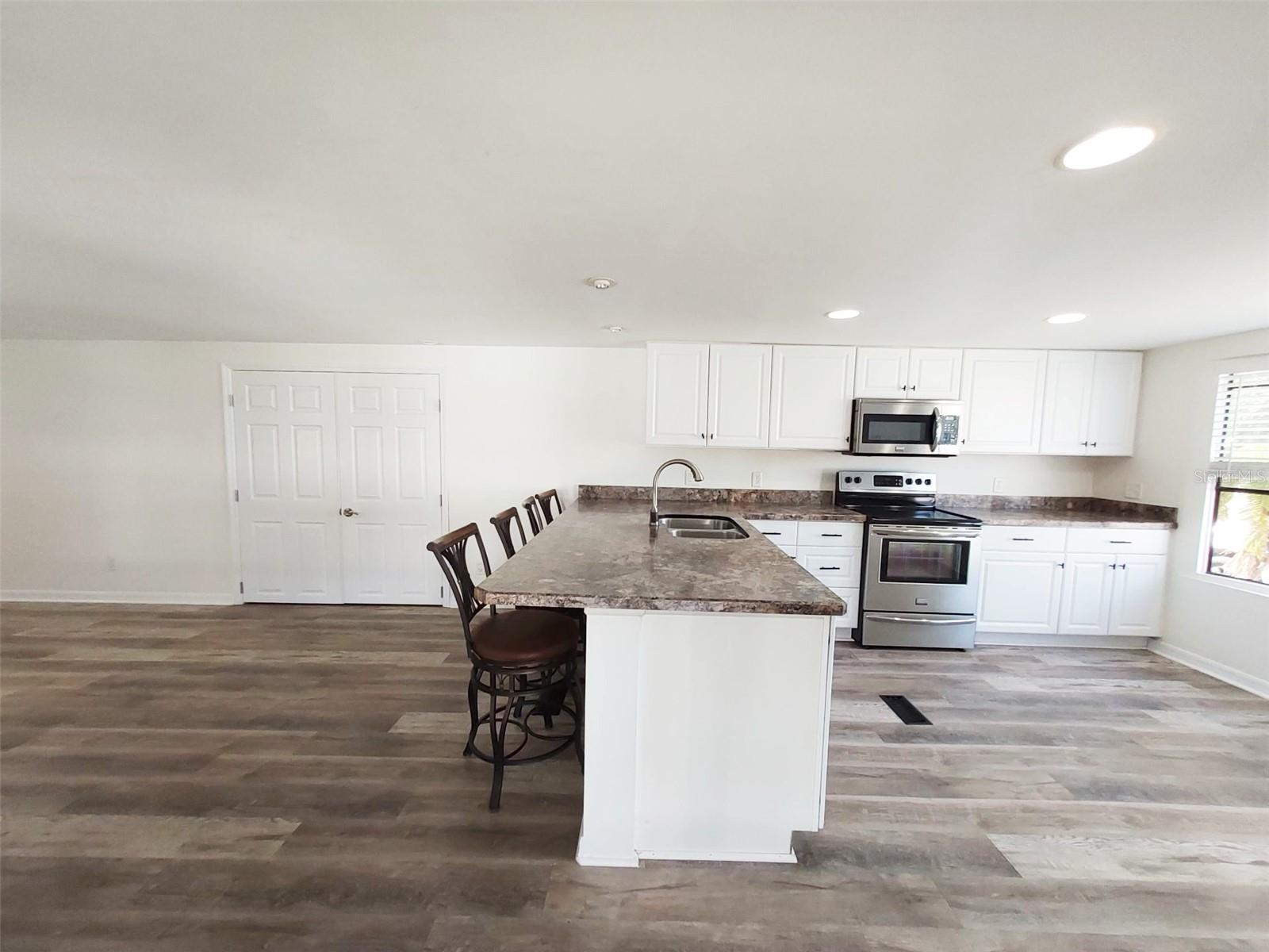 302 52ND AVENUE TER E, BRADENTON, FL, 34203