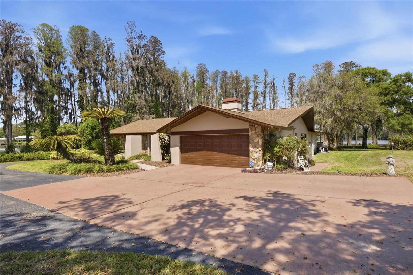 820 NEWBERGER RD, LUTZ, FL, 33549