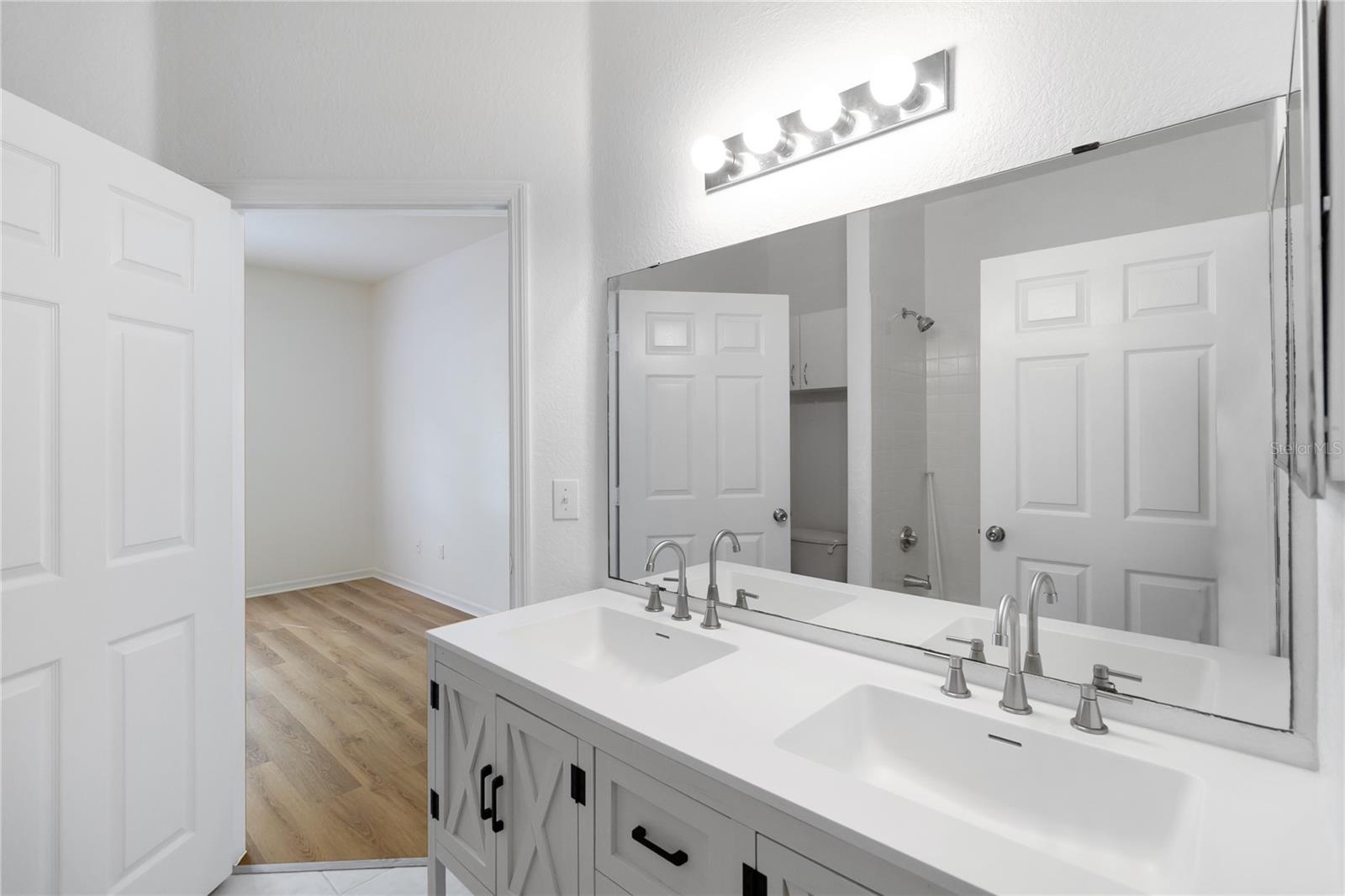 3599 CONROY RD #915, ORLANDO, FL, 32839