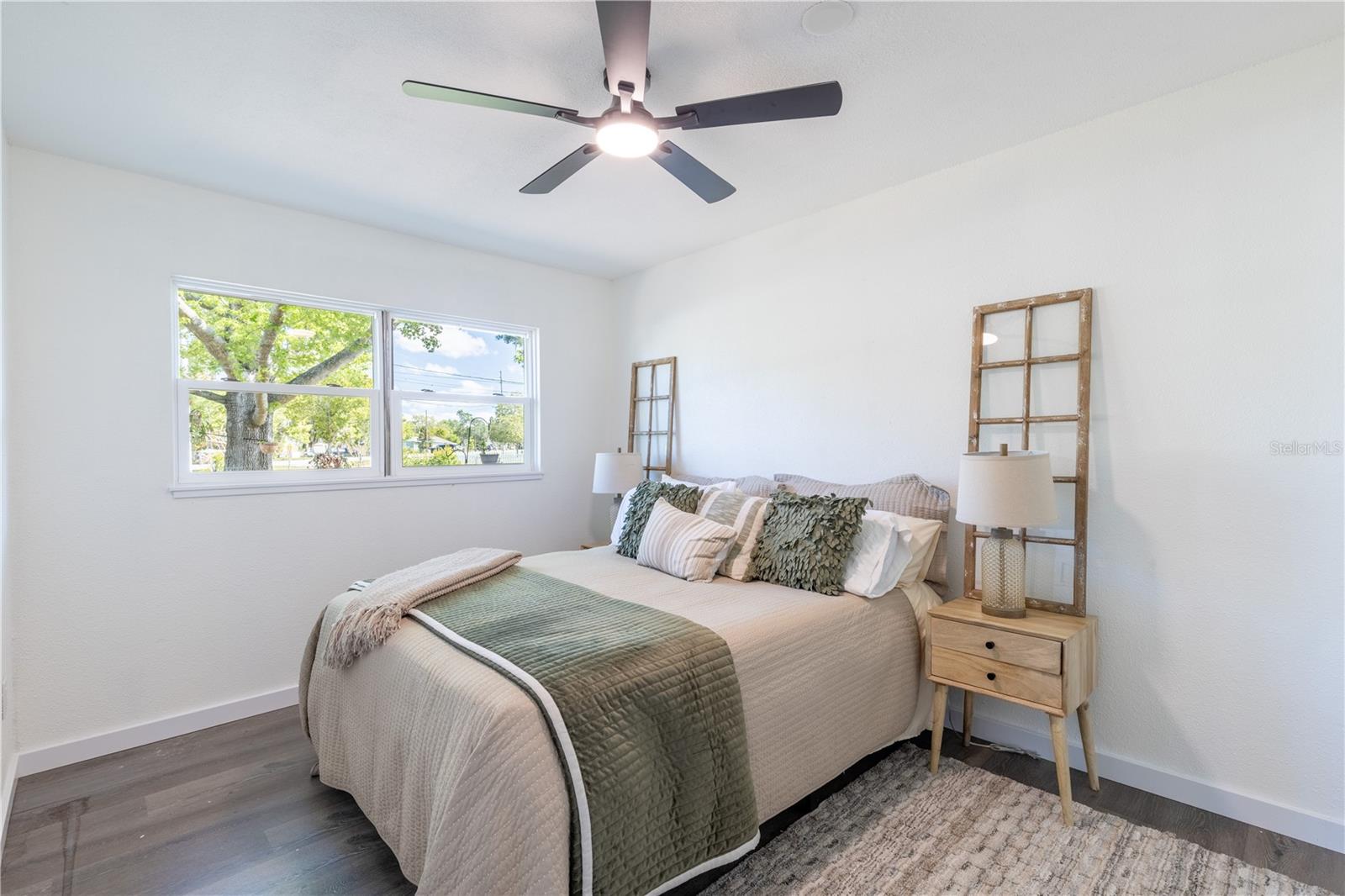 1201 SHERMAN AVE, TAVARES, FL, 32778