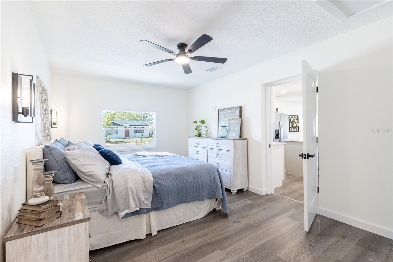 1201 SHERMAN AVE, TAVARES, FL, 32778