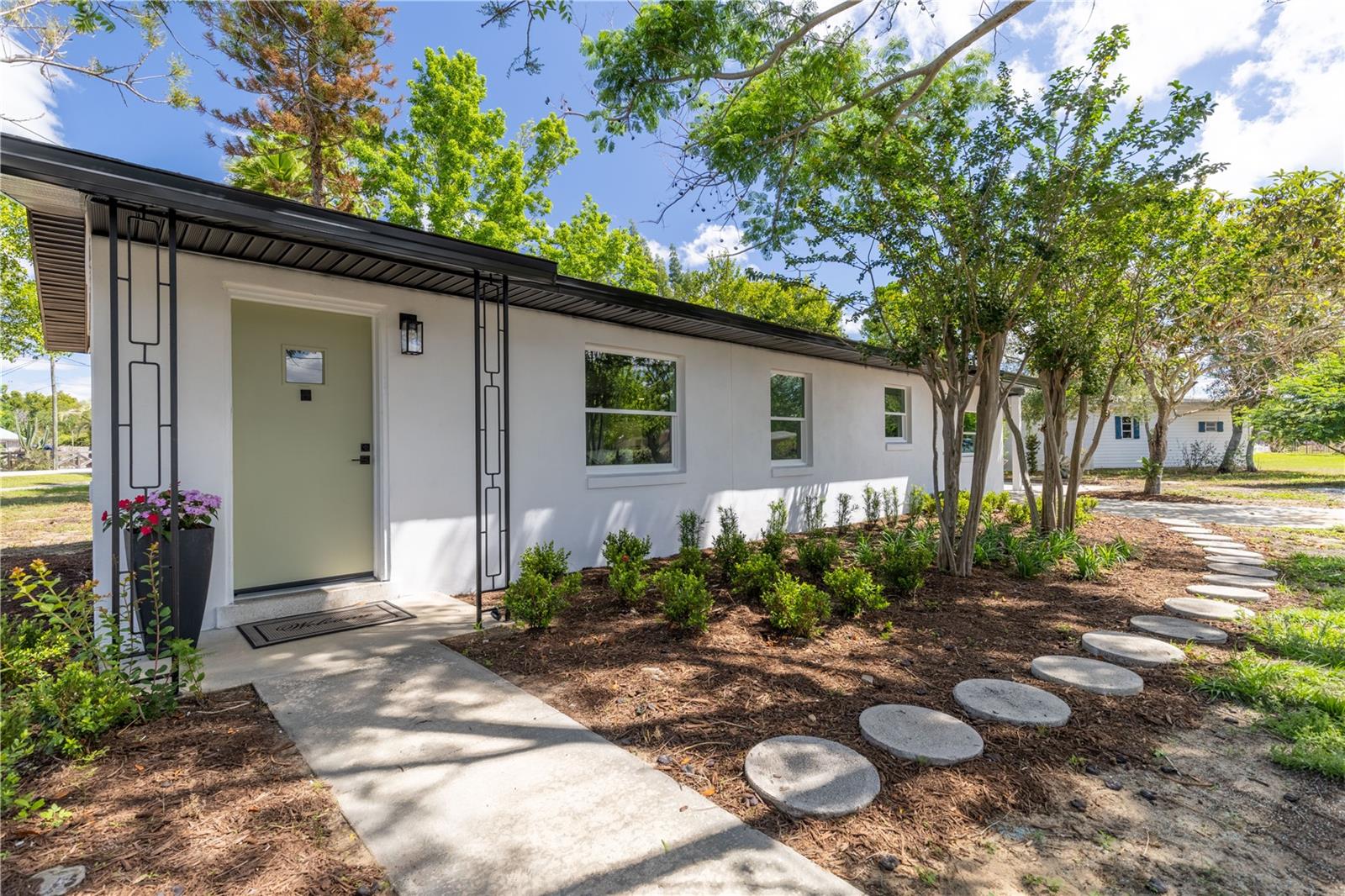 1201 SHERMAN AVE, TAVARES, FL, 32778